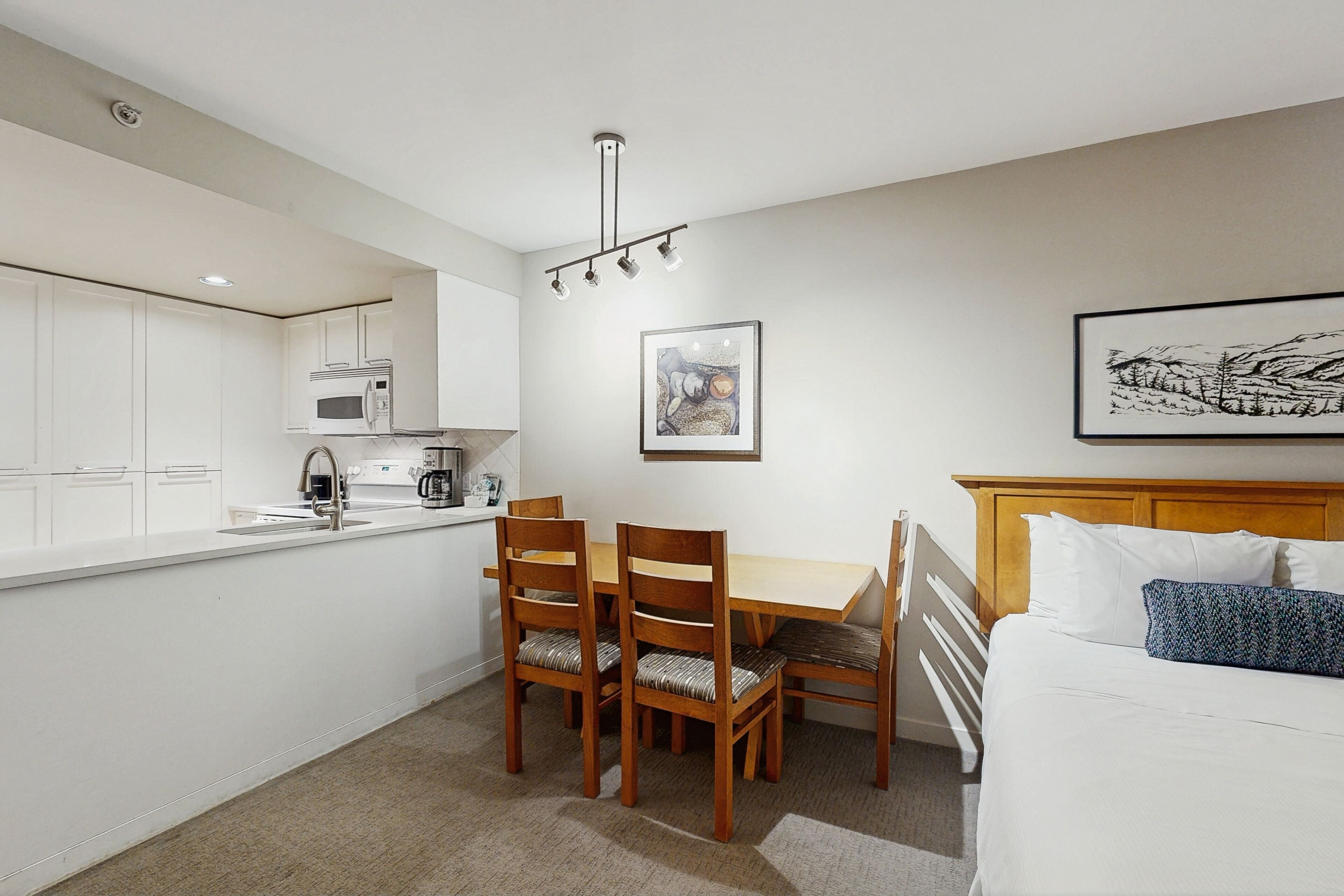 Fer et planche à repasser, Internet gratuit, draps fournis