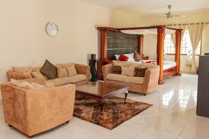 家庭开间套房 | 起居区