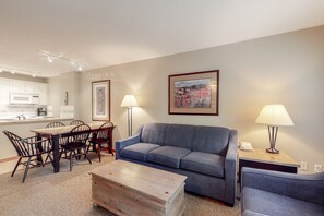 Téléviseur, foyer, sélection de films