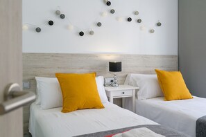 2 chambres, coffres-forts dans les chambres, fer et planche à repasser