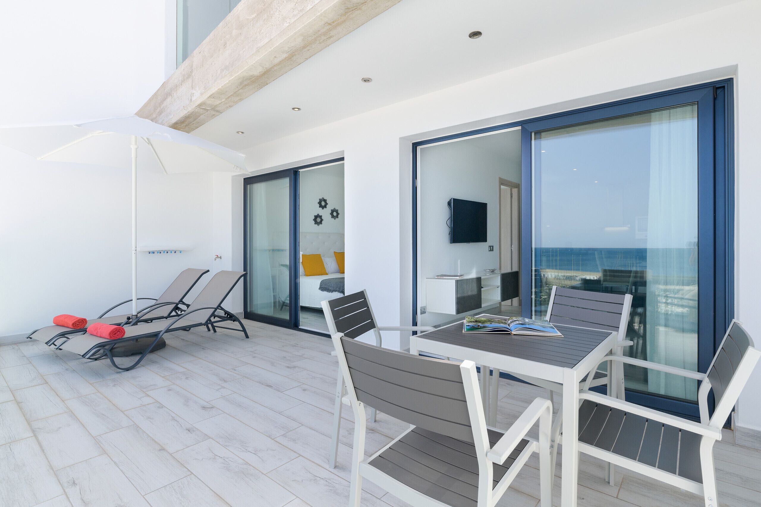 屋外ダイニングエリア