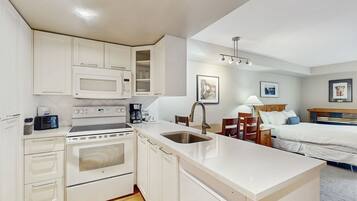 Mikrowelle, Ofen, Herdplatte, GeschirrspĂŒler