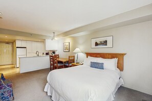 Strygejern/strygebræt, internetforbindelse, sengetøj