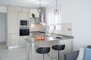 Réfrigérateur, micro-ondes, four, lave-vaisselle