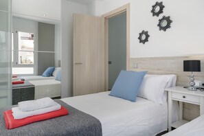 2 chambres, coffres-forts dans les chambres, fer et planche à repasser