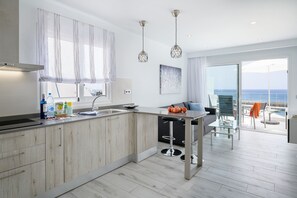 Réfrigérateur, micro-ondes, four, lave-vaisselle