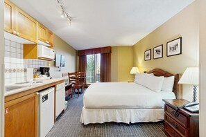 2 bedrooms, iron/ironing board, internet, bed sheets