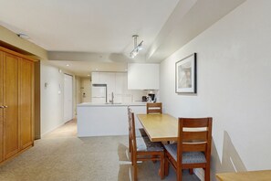 Dining - Mountain studio with fireplace, jetted tub, quick ski access, & gym (Whistler)