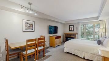 Fer et planche à repasser, accès à Internet, literie fournie