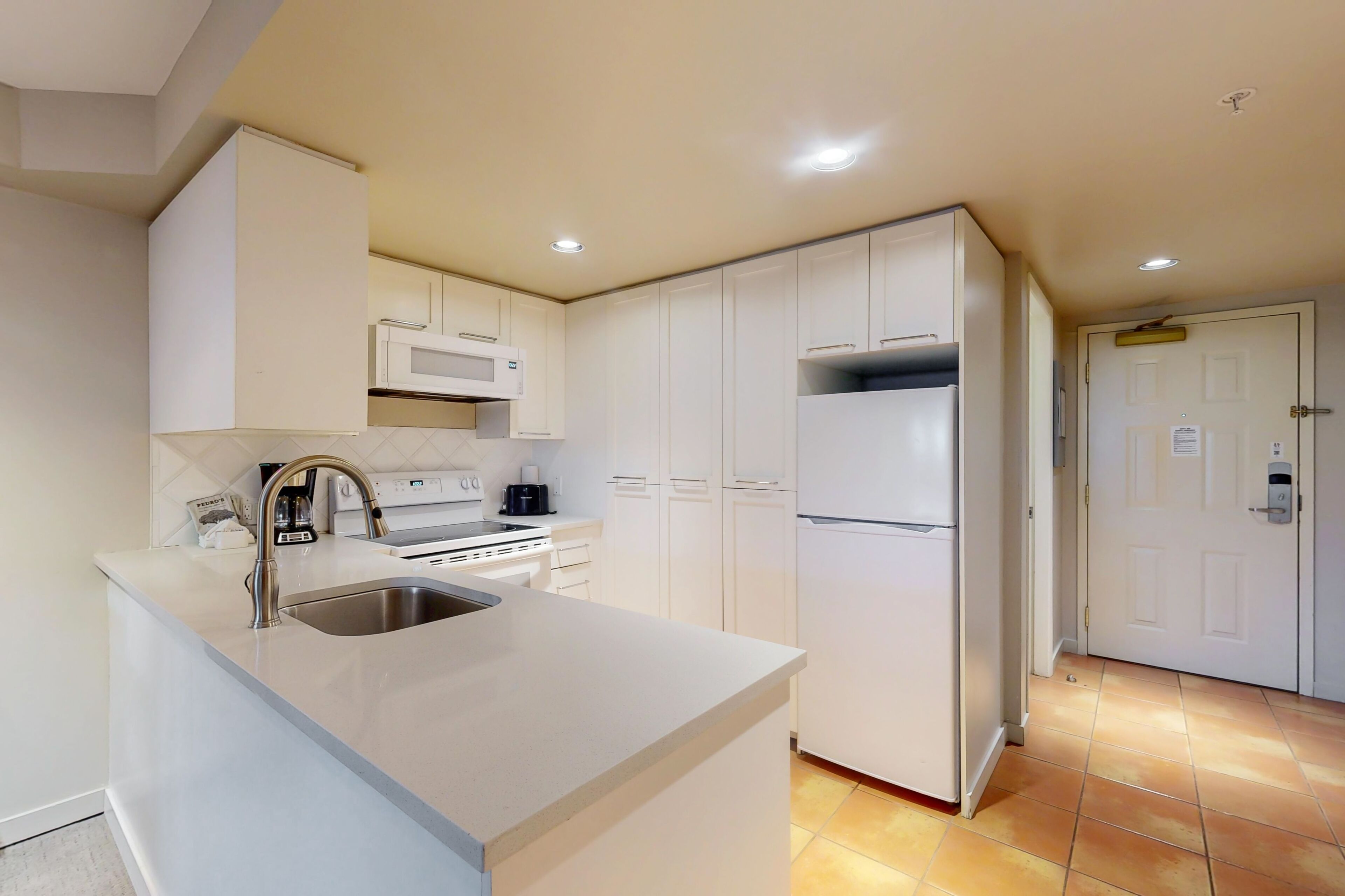 Microonde, forno, piano cottura, lavastoviglie