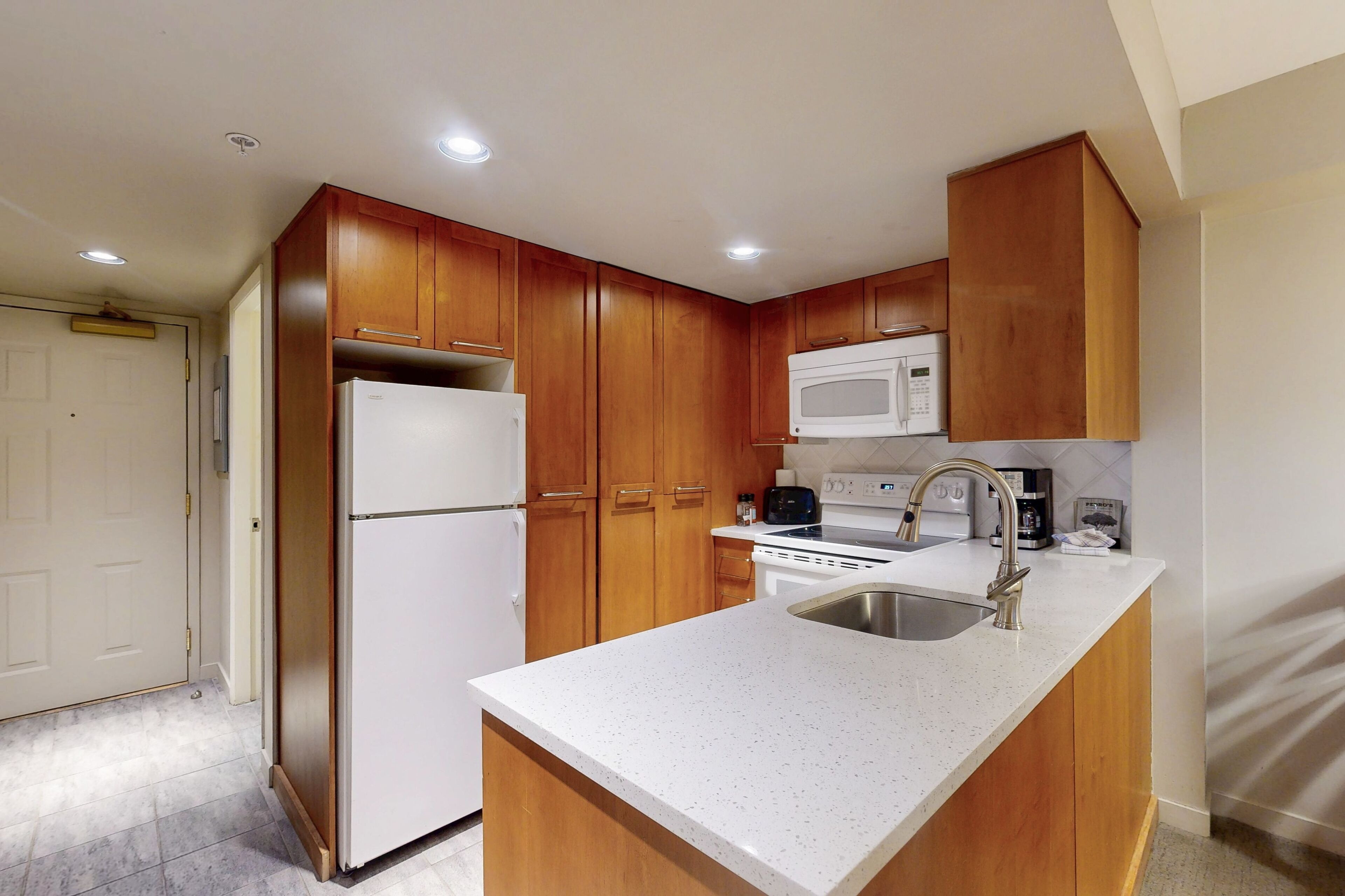 Mikrowelle, Ofen, Herdplatte, Geschirrspüler