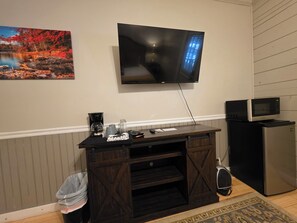 Interior - Standard Guest Room (Main) - Barefoot Hills - North Georgia Mountains (Dahlonega)