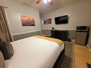 1 bedroom, iron/ironing board, free WiFi - Standard Guest Room (Main) - Barefoot Hills - North Georgia Mountains (Dahlonega)