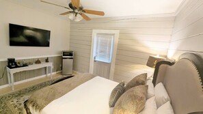 1 bedroom, iron/ironing board, free WiFi - Standard Guest Room (Main) - Barefoot Hills - North Georgia Mountains (Dahlonega)