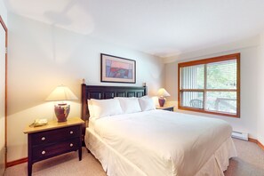 1 chambre, fer et planche à repasser, accès à Internet, literie fournie