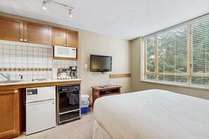 Fer et planche à repasser, accès à Internet, literie fournie