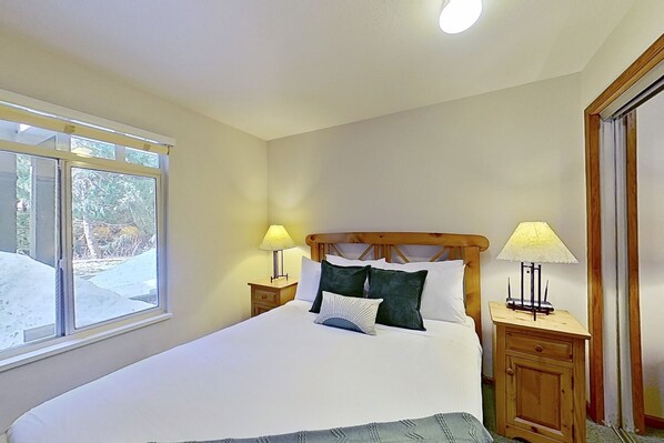 1 bedroom, iron/ironing board, internet, bed sheets