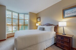 1 bedroom, iron/ironing board, internet, bed sheets