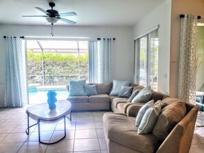 Smart TV, DVD player, books, stereo - New listing : Sunset Retreat Getaway  (Kissimmee)