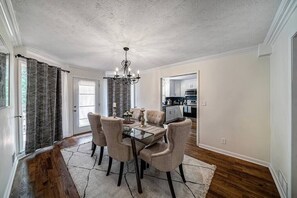 Dining - PICTURE Perfect Lake-Front Getaway (Conyers)