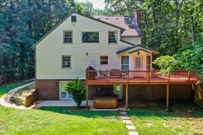 Exterior - PICTURE Perfect Lake-Front Getaway (Conyers)
