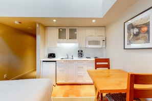 Iron/ironing board, free internet, bed sheets