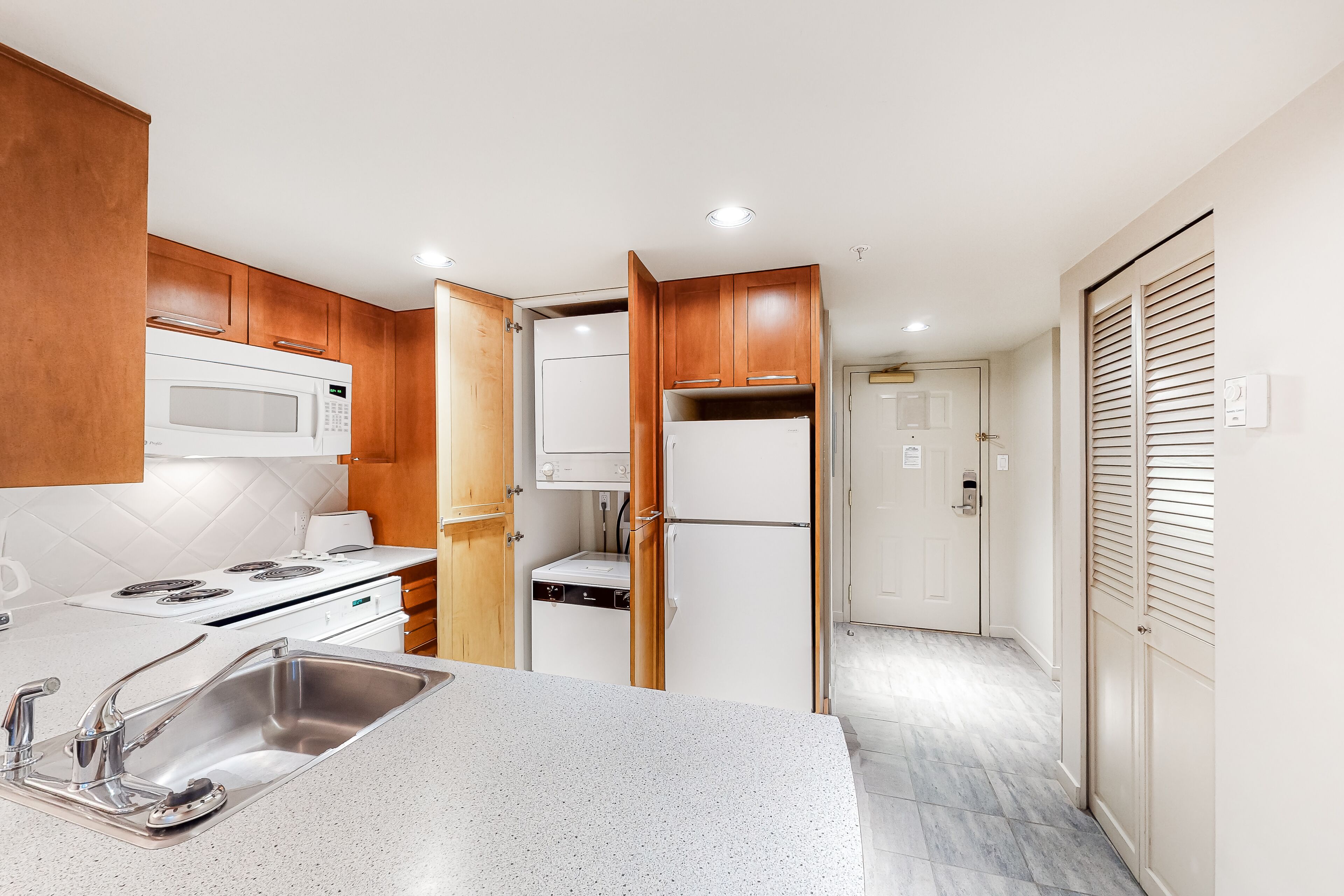 Mikrowelle, Ofen, Herdplatte, Geschirrspüler