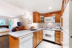 Mikrowelle, Ofen, Herdplatte, Geschirrspüler