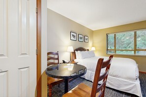 Iron/ironing board, internet, bed sheets