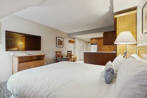 Fer et planche à repasser, accès à Internet, literie fournie