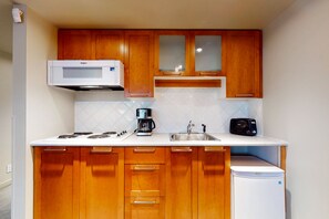 Microwave, stovetop, dishwasher, coffee/tea maker