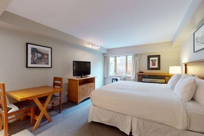 Fer et planche à repasser, accès à Internet, literie fournie