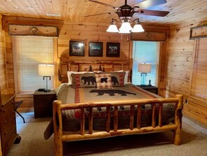 4 bedrooms, desk, WiFi, bed sheets - Private 2 acres on creek. Hot tub. Generator. Huge carport. Owner managed. (Townsend)