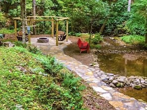 Property grounds - Private 2 acres on creek. Hot tub. Generator. Huge carport. Owner managed. (Townsend)