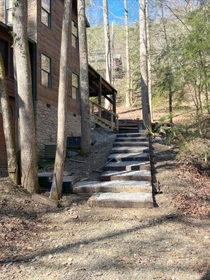 Property grounds - Private 2 acres on creek. Hot tub. Generator. Huge carport. Owner managed. (Townsend)