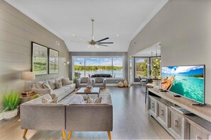 House, Multiple Beds, Lake View (Pathway Bay) | Living area