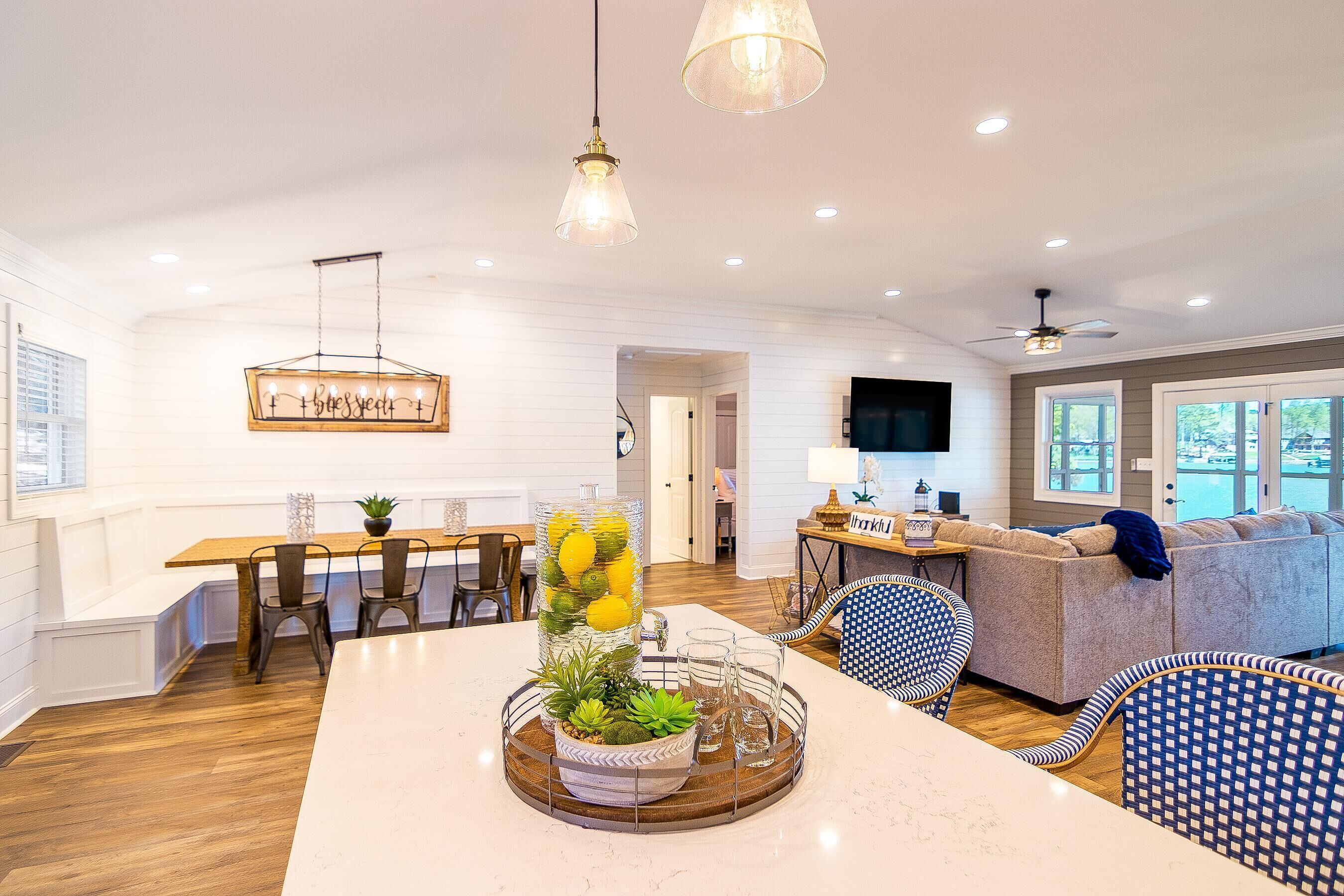 House, Multiple Beds, Lake View (Summer STATus) | Dining