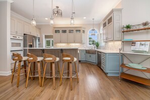 Casa, varias camas, vista al lago (Westview Ridge) | Cocina privada | Refrigerador con congelador, microondas, horno y parrilla de estufa