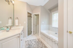 House, Multiple Beds, Lake View (Westview Ridge) | Bathroom