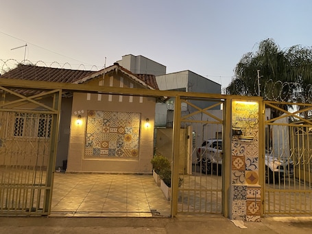 Fachada de la propiedad