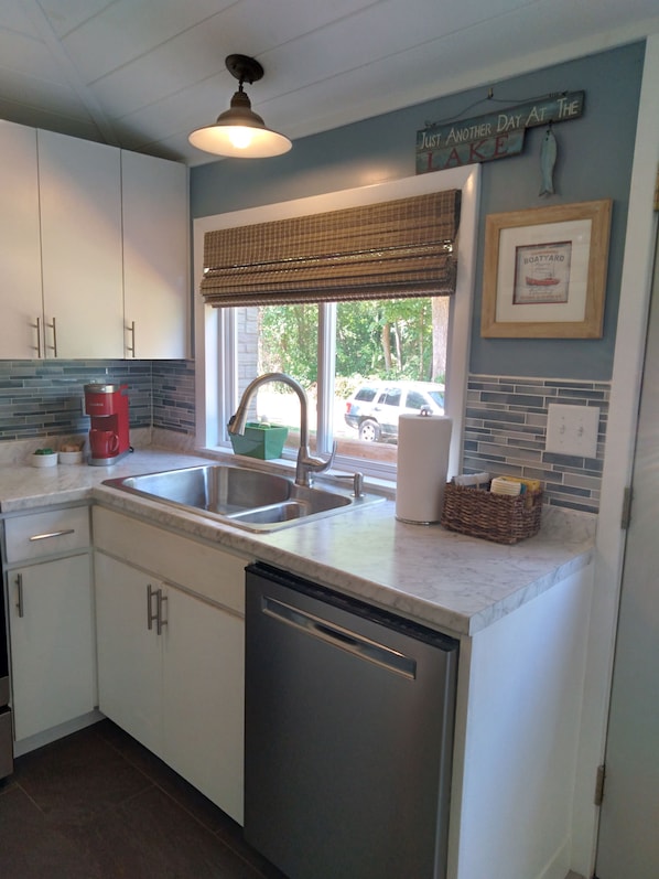 Fridge, microwave, oven, stovetop - Fun for the whole family, a romantic get-a-way or girls weekend. We have it all (Coloma)