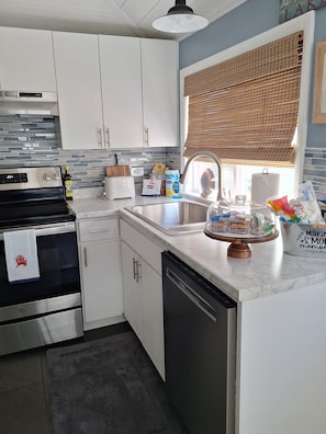 Fridge, microwave, oven, stovetop - Fun for the whole family, a romantic get-a-way or girls weekend. We have it all (Coloma)