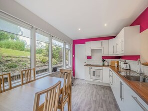 Ofen, Geschirrspüler, Hochstuhl, Gefrierschrank