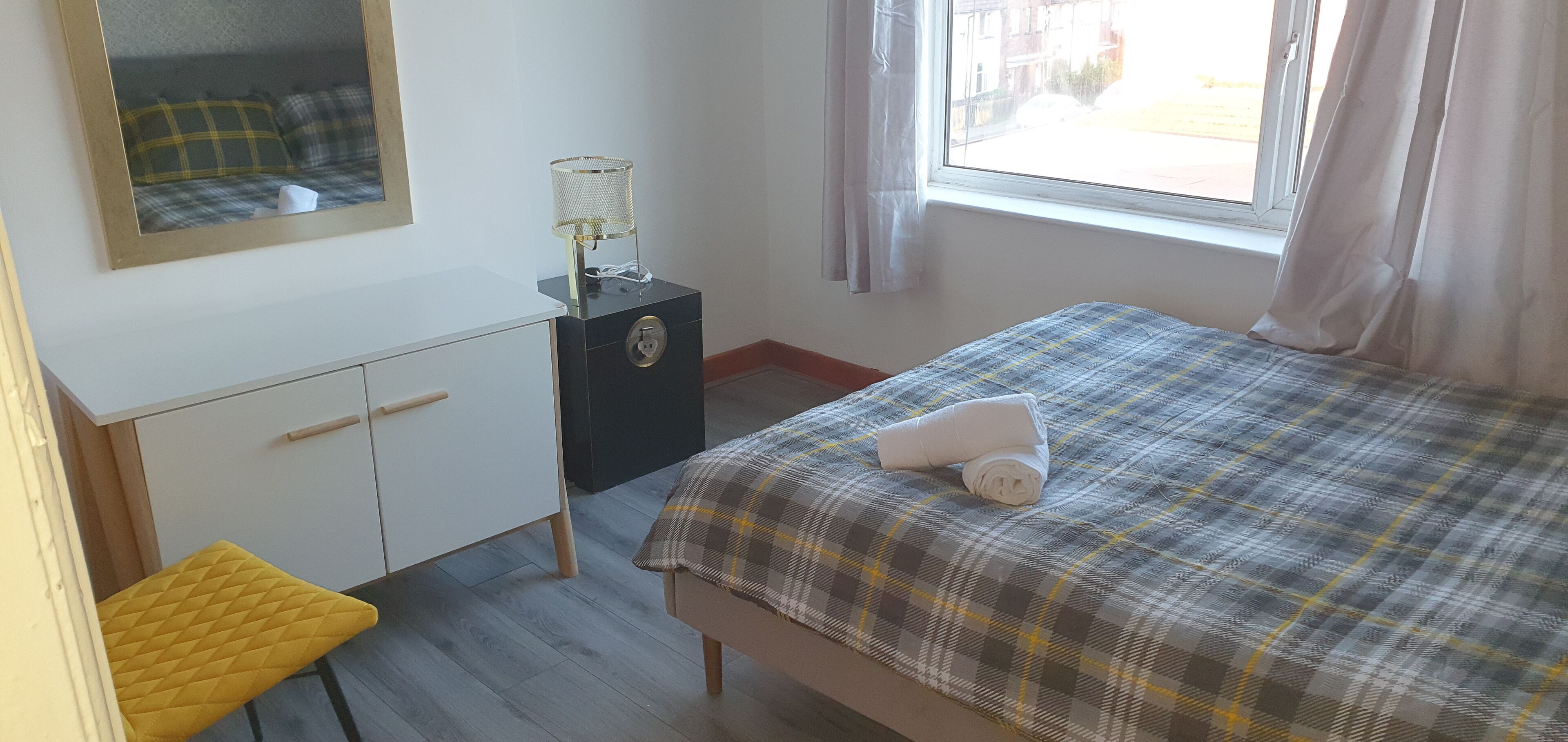 4 habitaciones, tabla de planchar con plancha y wifi 