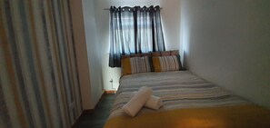 4 bedrooms, iron/ironing board, WiFi
