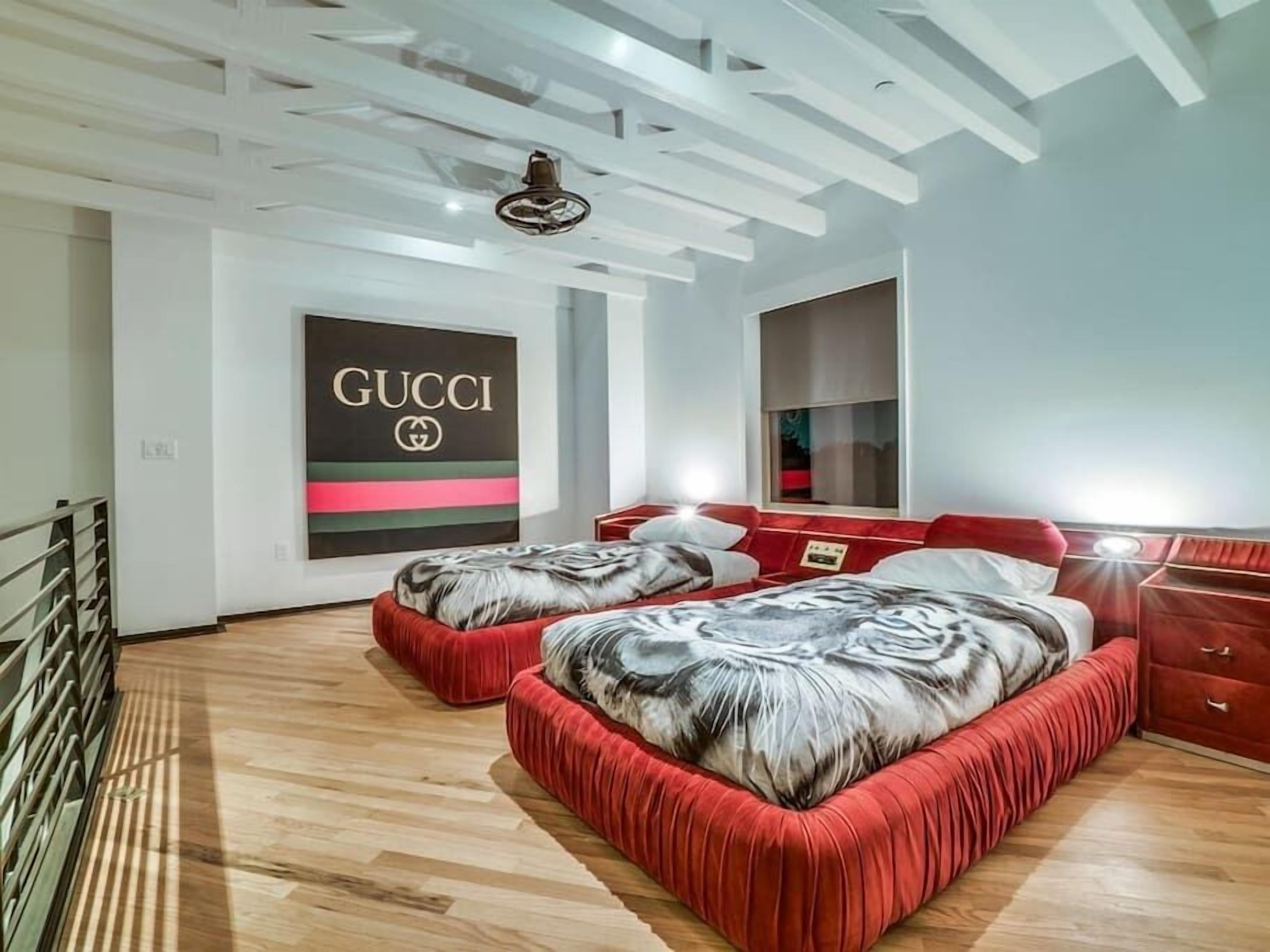 1 slaapkamer, een strijkplank/strijkijzer, wifi