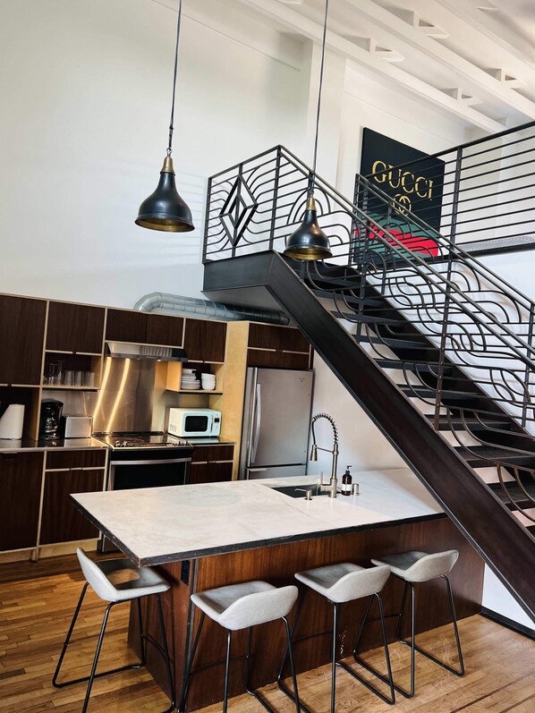 Fridge, microwave, oven, stovetop