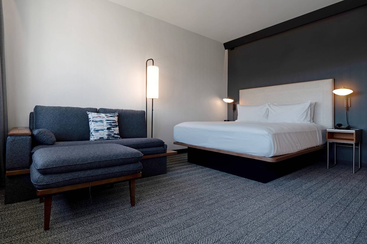 Premium bedding, in-room safe, desk, laptop workspace