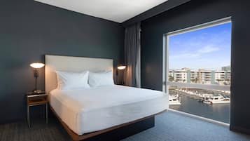 Premium bedding, in-room safe, desk, laptop workspace