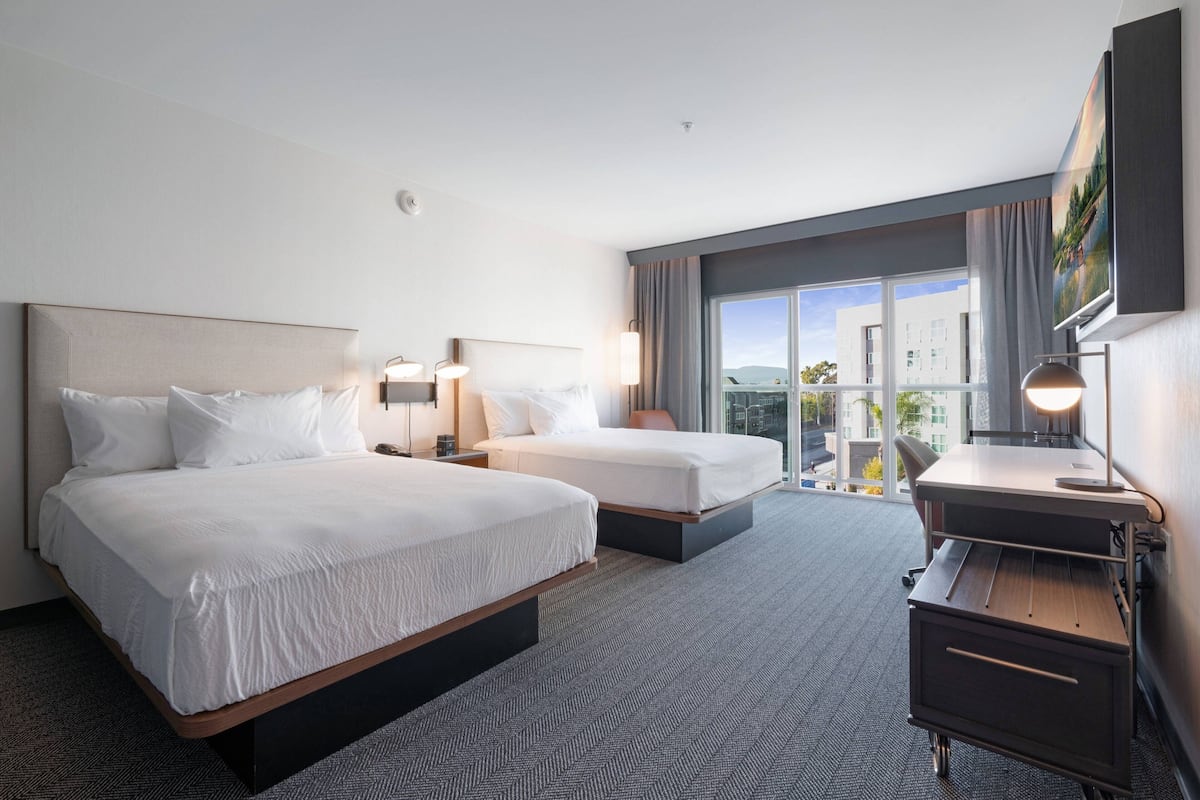 Premium bedding, in-room safe, desk, laptop workspace